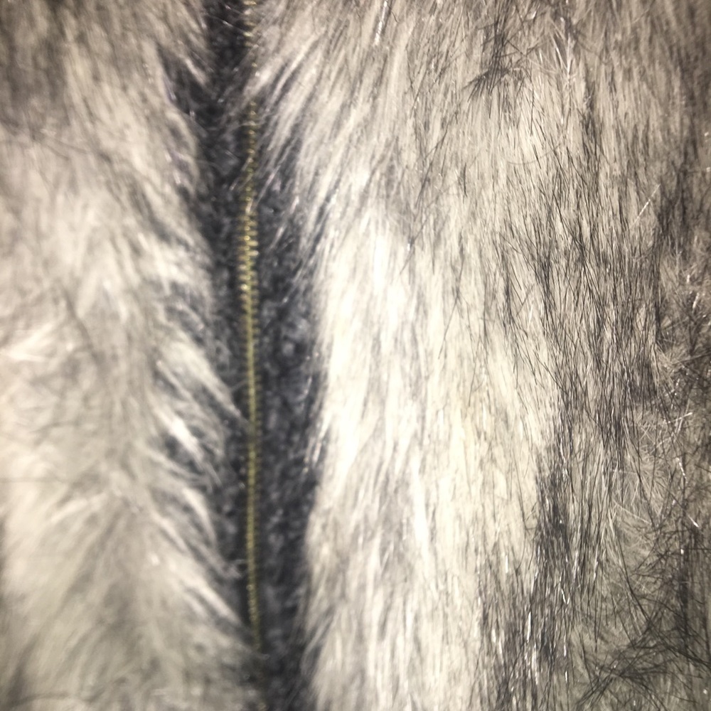 Ann Taylor Loft Faux Fur Vest Size M/LP P - Picture 5 of 8